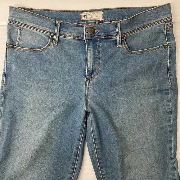 3 FOR $15 Free People Straight Leg Cropped Jeans Mid/High Rise Size 31 - Picture 3 of 7